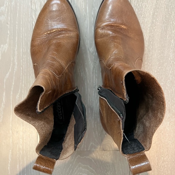 Women’s Brown Leather Shoes - Picture 4 of 4